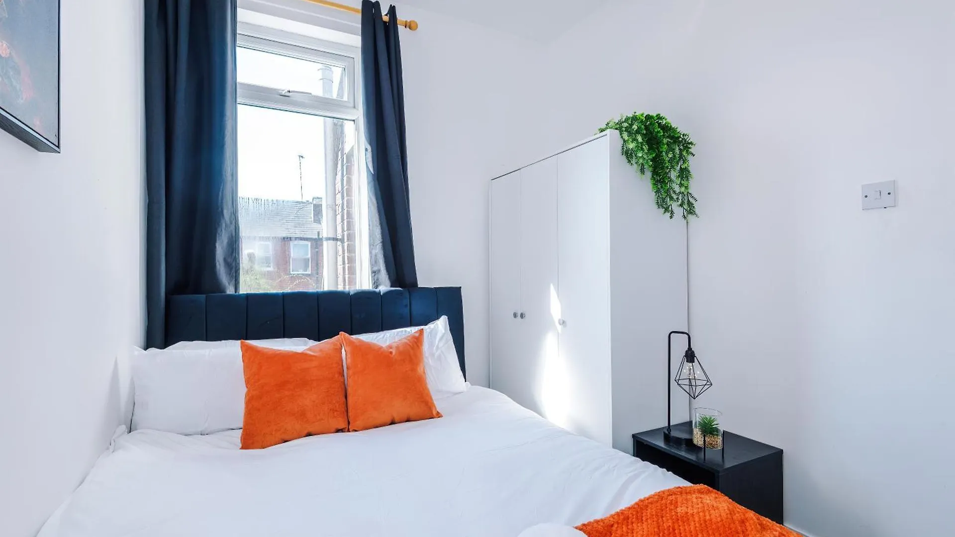 Stylish 3 Bed Home In Sheffield By Eason Stays, Ideal For Weekend Getaways & Business Travellers, With Pool Table & Free Parking Nether Edge 0*,